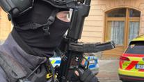 Drama v Nuslích: Muž se chtěl zabít, zaútočil na policisty. Ti ho zastřelili