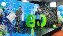 Chudý muž vyhrál rekordní jackpot. Dal výpověď a při přebírání šeku se rozplakal