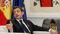 Exprezident Sarkozy dostal roční trest vězení. Odpyká si ho doma