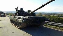 Záchrana reklamní cedule i tank na dálnici. Kuriózní zásahy hasičů