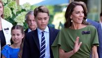 George a Charlotte se ukázali po boku Kate. Fanoušky zarazila jedna věc