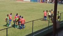 Že mu není hanba! Simulace století ve fotbale, tohle jste ještě neviděli