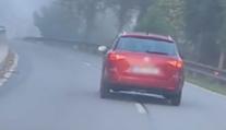 VIDEO: Řidič šokoval policisty. Kličkoval na silnici, pak nadýchal šest promile
