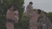 VIDEO: Japonské sumo pro malé děti. Vyhrává ten, kdo se rozpláče dřív