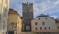 Spory o chátrající historickou bránu v Jihlavě. Město je vyřešilo šalamounsky