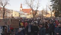 Sloučení základních škol v Holešově čelí kritice. Na Zlínsku proběhla demonstrace