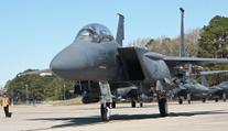 Pilot americké stíhačky je stále nezvěstný. Hledají ho Spojené státy i Írán