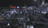 Filadelfií zmítají násilné nepokoje, úřady nařídily zákaz vycházení v noci