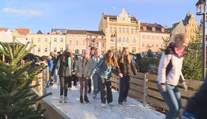 Za necelý měsíc začíná advent. Města už připravují zázemí pro trhy a kluziště