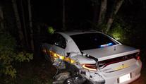Řidič v tesle měl puštěný film a autopilota, smetl policejní vůz! FOTO