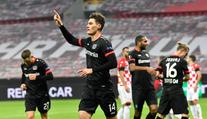 Schick pomohl gólem k demolici Kolína, Leverkusen zůstává na špici ligy