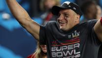 Jak oslavit titul v Super Bowlu? Gronk vyrazil do Disneylandu!