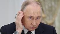 Putin má na krku pořádný skandál. Před zraky všech políbil teprve 10letou dívku