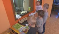 Začínají zápisy do školek. Ministerstvo hledá místa i pro děti uprchlíků