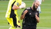 Angažmá v MLS? Budu tam hrát s cigaretou v puse, myslel si Higuaín