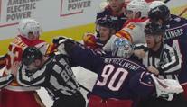 Divočina v NHL. Gólman Columbusu se pustil pěstmi do soupeře