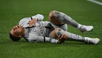 Zápas blbec pro Mbappého. Nedal dvě penalty a poté se zranil. Zmešká Bayern?