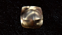 Holčička slavila narozeniny v národním parku. Našla diamant velký jako hrášek