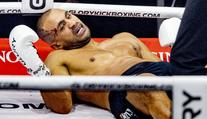 Kickboxerská legenda na kolenou. Soupeř mu uštědřil nečekaný knokaut