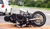 Motorkář (†20) zemřel při nehodě na jihu Čech. Ve vysoké rychlosti narazil do stromu
