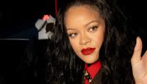Rihanna překvapila. Měsíce skrývala další těhotenství, odhalila ho svým outfitem