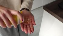 Řešení nespavosti nejhorším způsobem. Odborníci varují před časovanou bombou