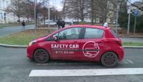 Noví řidiči budou smět za volant hned po zkoušce. Policie je zkontroluje on-line