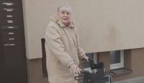 Ošklivá nehoda v Havlíčkově Brodě. Odfouknutý stánek srazil seniorku