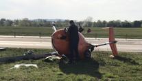 Pilot vírníku havaroval přímo na dálnici. Měl štěstí, že přežil. VIDEO