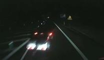 VIDEO: Hazardér s vozíkem. Řidič mercedesu převedl šílený manévr