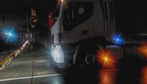Kamion vjel na přejezd ve Studénce i přes zákaz. Naštěstí vyvázl bez nehody