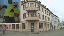 Před lety majitel odpojil topení, rodiny teď mrznou každou zimu