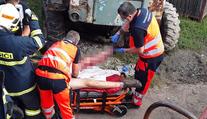 Muže z Přerovska uvěznil po kyčel stroj na brambory, vytáhli ho hasiči