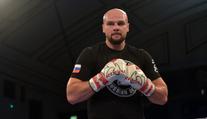 Boxer uspal parťáka. Za tvrdý knockout sklízí vlnu kritiky