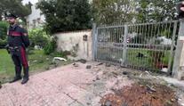 Novinář se stal terčem bombového útoku. Odhaluje velké kauzy