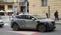 Po Praze se prohání podivné testovací muly. Můžou být předzvěstí velkých novinek Nissanu