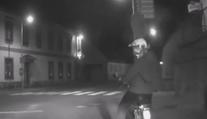 Policie naháněla opilého mladíka na babetě, nadýchal dvě promile