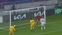 Schick nasázel dvě branky! Bayer přesto padl, Manchester si zastřílel