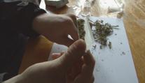 Muž měl dětem prodávat drogy. Nejmladšímu zákazníkovi bylo 13 let