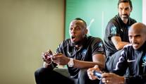Usain Bolt nebo Robbie Williams hráli FIFU ve prospěch charity