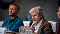 Respekt k legendě. Prezident Pavel dorazil na Messnerovu rozlučku