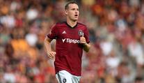 Jankto už je v Cagliari. Na letišti ho bouřlivě vítaly desítky fanoušků