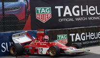 Ostuda vedoucího jezdce F1. V Monaku nabořil historický vůz Nikiho Laudy