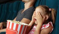 Děti se těšily na Frozen 2, místo toho přišla bitka s noži a mačetami