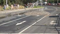 Velká havárie vody v Praze. Zaplavena byla ulice i tramvajová trať