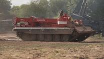 Tankisté prověřili své schopnosti v Milovicích. Museli zvládnout náročný terén