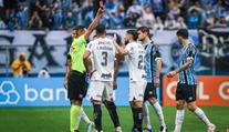 Šílené scény v Brazílii. Ředitel klubu se snažil agresivně dostat do kabiny VAR
