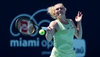 Siniaková v Miami končí. V dramatické bitvě podlehla Jabeurové