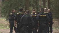 Lesopark v pražských Jinonicích pročesává policie. Nechce ale prozradit důvod