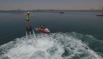 KOŘENÍ: Nespoutaný flyboarding
